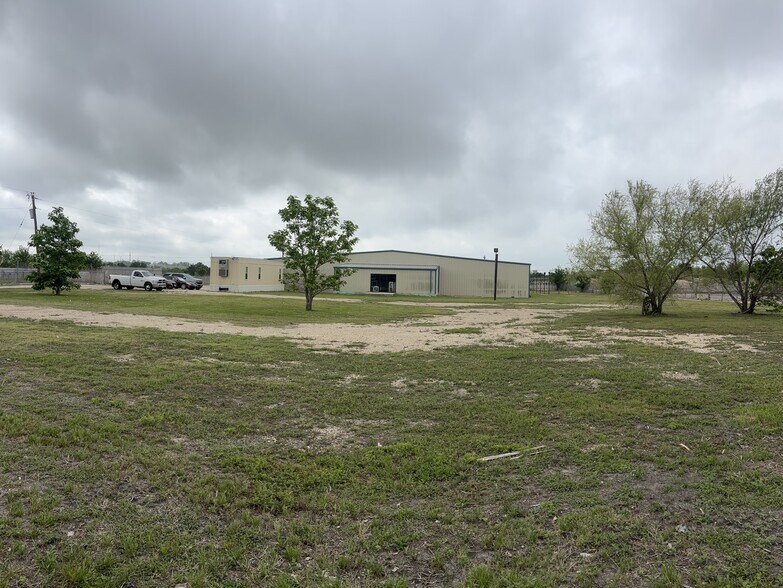 More Photos Of 1403 W Welch St, Taylor Warehouse For Sale