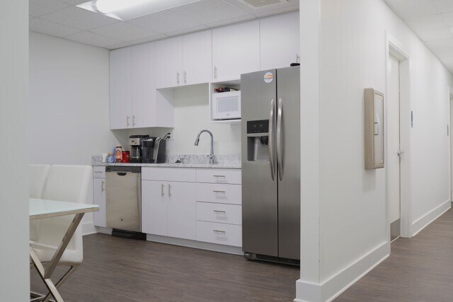 More Photos Of 9400 Reeds Rd, Overland Park Flex For Lease