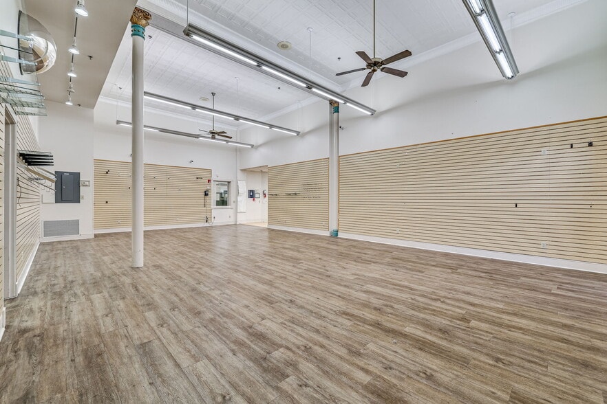 More Photos Of 29 S Chadbourne St, San Angelo Drugstore For Sale