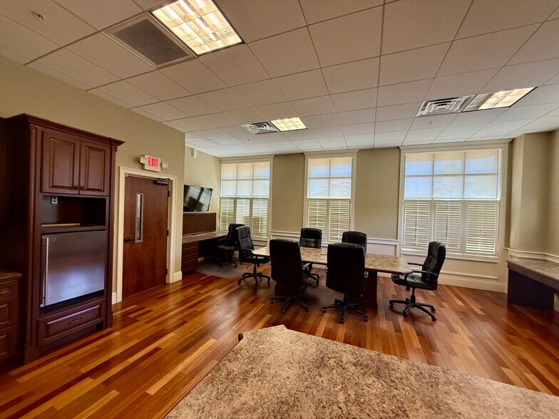 More Photos Of 960185 Gateway Blvd, Fernandina Beach Office For Sale