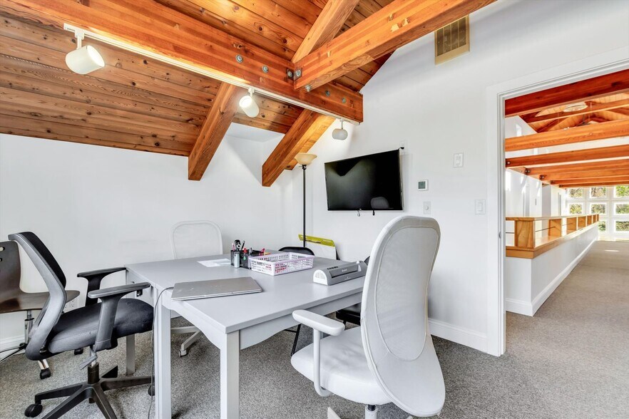 More Photos Of 1049 Main St, West Barnstable Medical For Sale