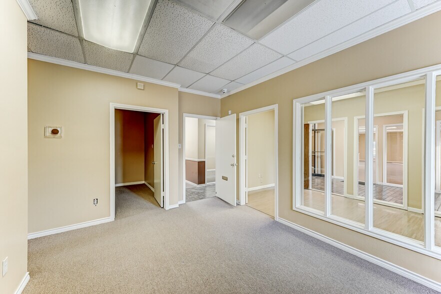 More Photos Of 14741 Pebble Bend Dr, Houston Loft Creative Space For Lease