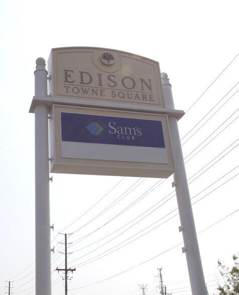 More Photos Of 939 RT 1, Edison Unknown For Lease