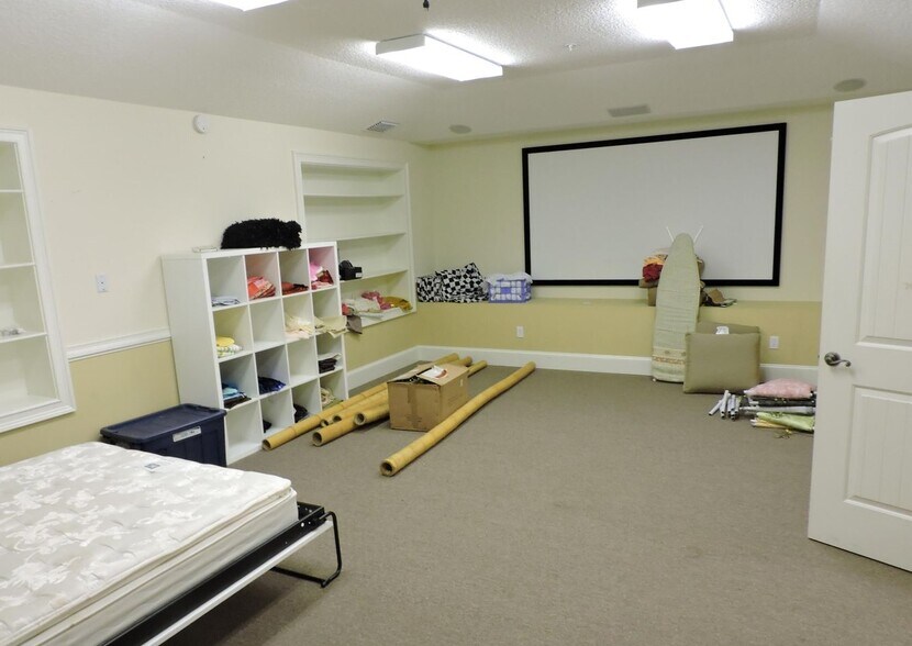 More Photos Of 1635 Farm Way, Middleburg Warehouse For Sale