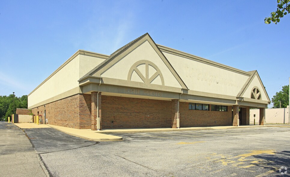 More Photos Of 33693 Vine St, Eastlake Supermarket For Lease