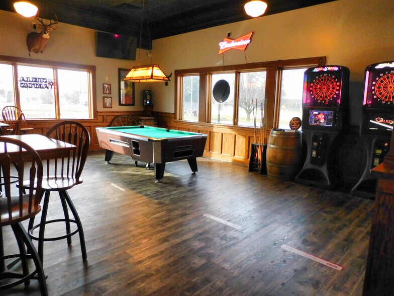 More Photos Of 5555 N Clark St, Monroe Center Restaurant For Sale