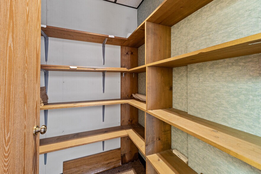 More Photos Of 1302-1306 4th Ave, Huntington Medical For Sale