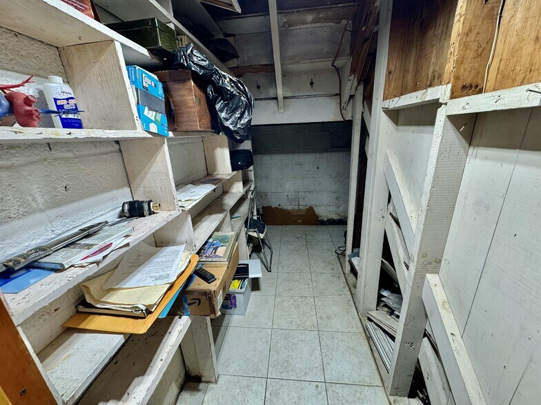 More Photos Of 2725 North Point Rd, Dundalk Office For Sale