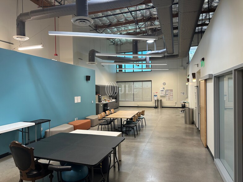 More Photos Of 10947-10953 Pendleton St, Sun Valley Warehouse For Lease