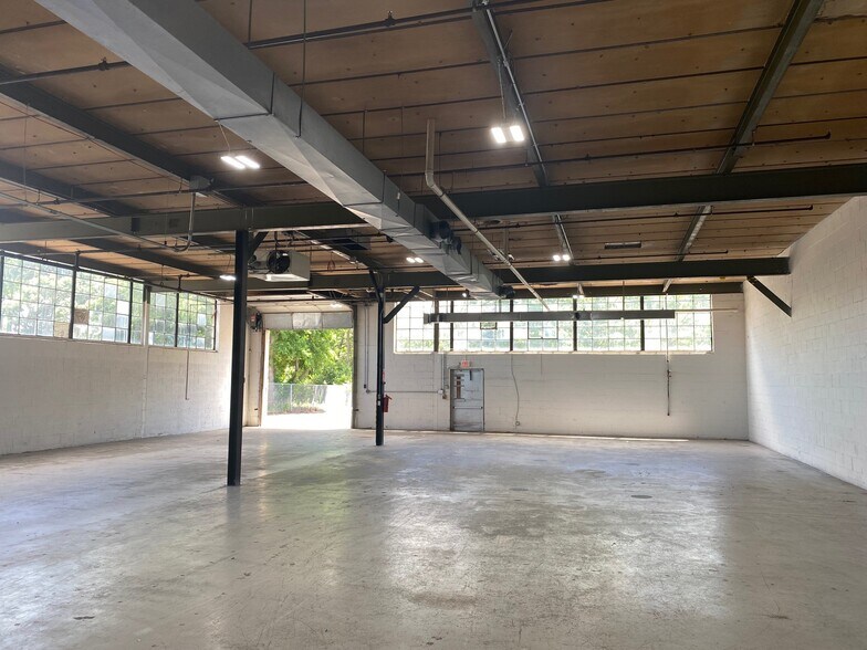 More Photos Of 63-65 Austin Blvd, Commack Warehouse For Lease
