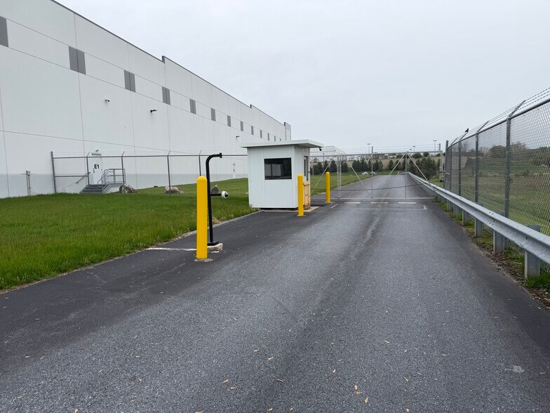 More Photos Of 140 Fulling Mill Rd, Middletown Distribution For Lease