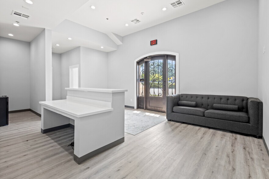 More Photos Of 800 N Plano Rd, Richardson Medical For Lease