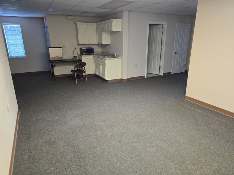 More Photos Of 2301 Bloomfield Rd, Cape Girardeau Self Storage For Lease