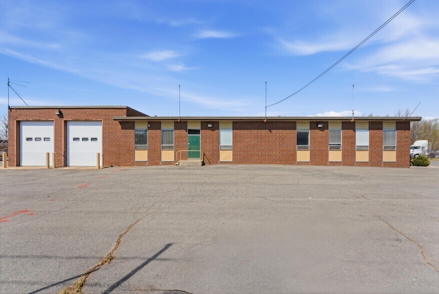 More Photos Of 100 Progress Ave, Springfield Truck Terminal For Lease