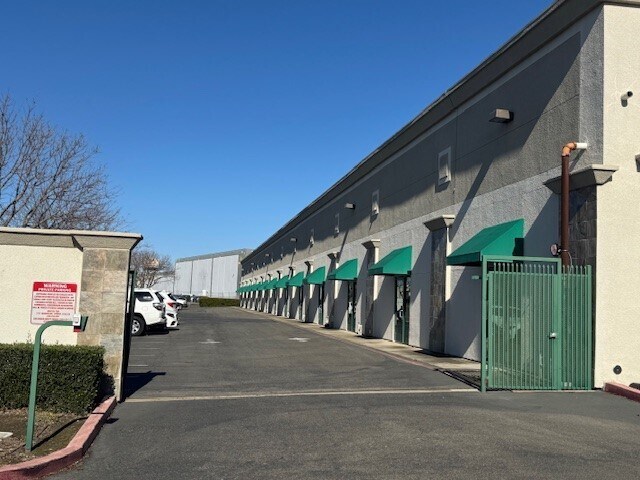 Primary Photo Of 111-135 D'Arcy Pky, Lathrop Light Distribution For Sale