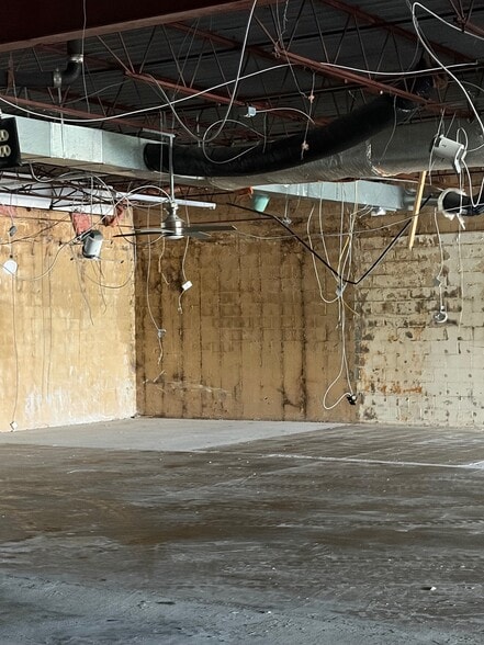 More Photos Of 20500 Miles Pky, Warrensville Heights Warehouse For Sale