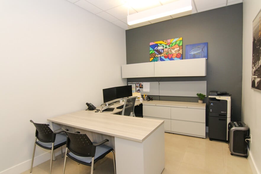 More Photos Of 8111-8119 NW 33rd St, Miami Warehouse For Sale