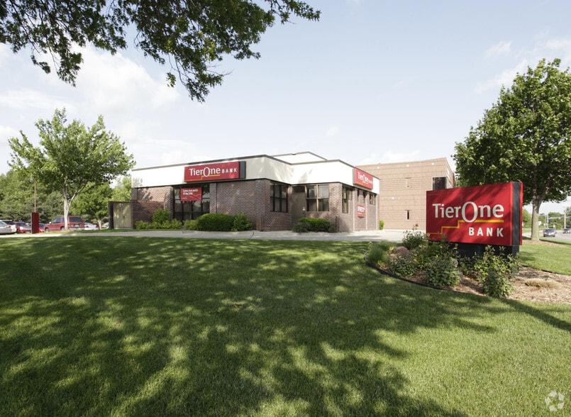 Primary Photo Of 3939 Normal Blvd, Lincoln Bank For Lease