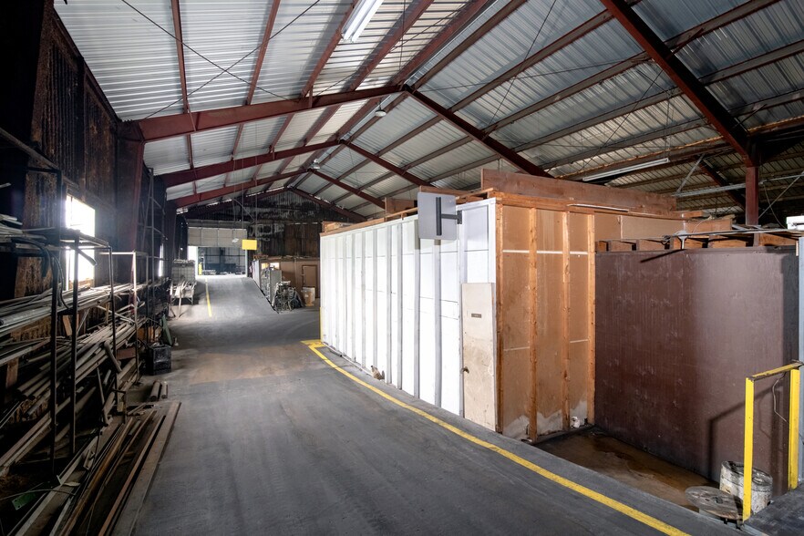 More Photos Of 400 E Vickery Blvd, Fort Worth Warehouse For Lease