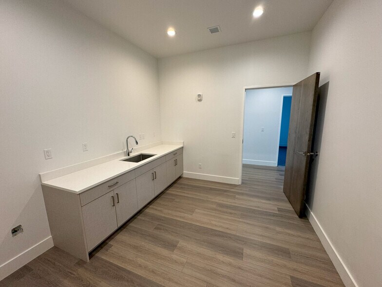 More Photos Of 687 N 2000 W, Springville Warehouse For Lease