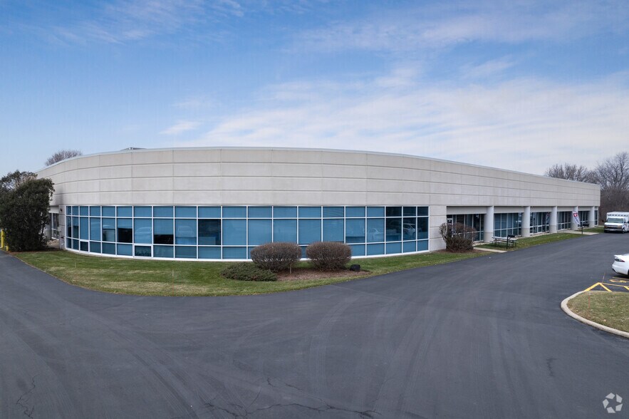 More Photos Of 340 Commerce Dr, Crystal Lake Manufacturing For Lease