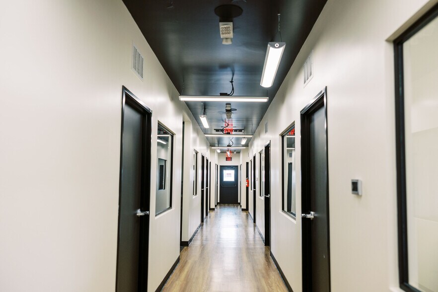 More Photos Of 4438 Ingraham St, San Diego Coworking Space