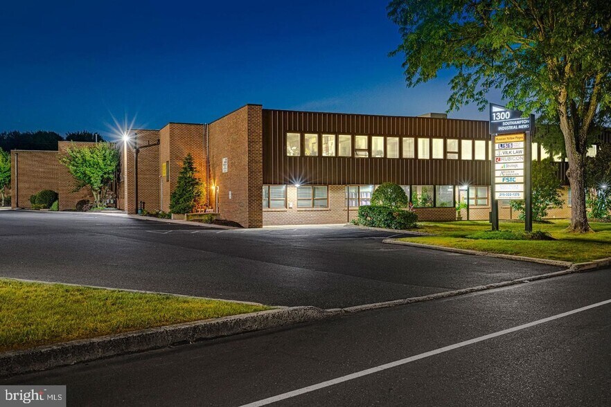 More Photos Of 1300 Industrial Blvd, Southampton Light Distribution For Sale