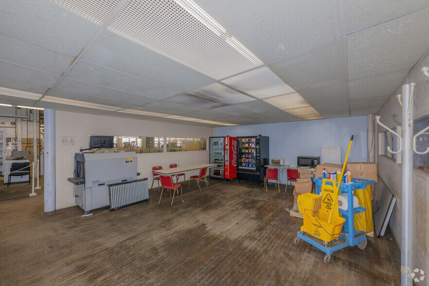 More Photos Of 735 Allens Ave, Providence Manufacturing For Sale