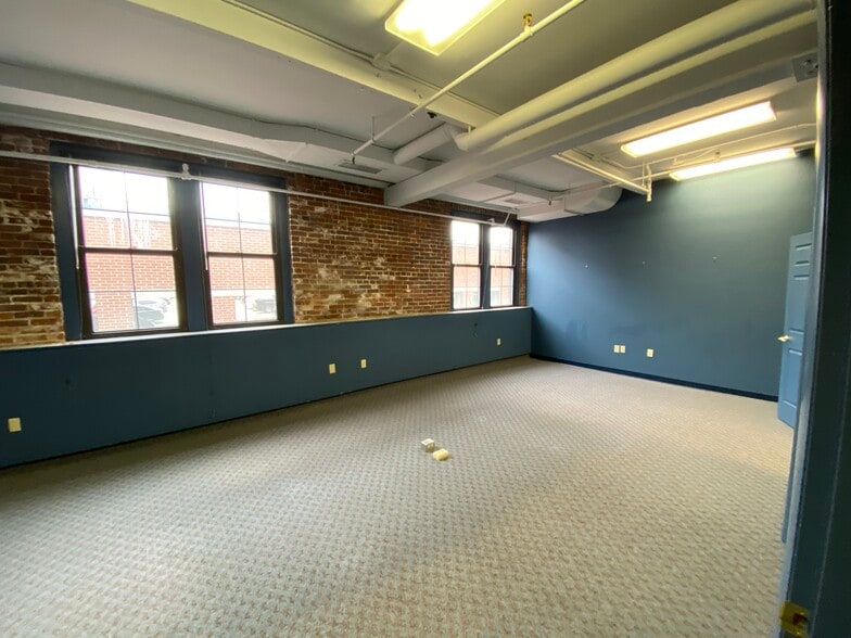 More Photos Of 31 S Main St, Concord General Retail For Sale