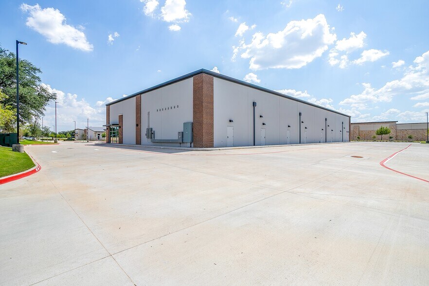 More Photos Of 4004 E US Highway 377, Granbury Freestanding For Lease