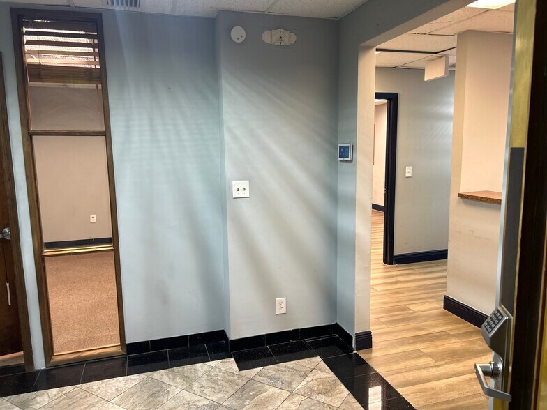 More Photos Of 4121-4141 NW 5th St, Plantation Medical For Sale