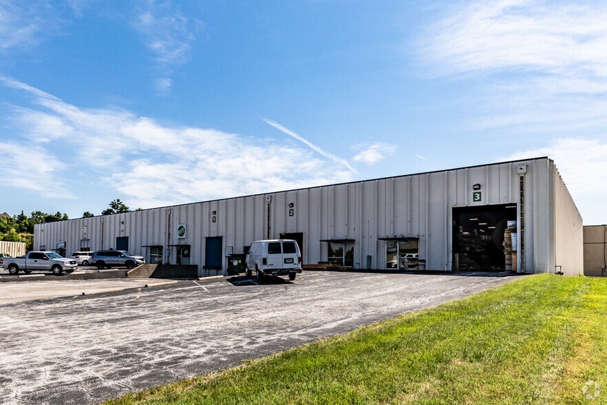 Primary Photo Of 301-309 NW Business Park Ln, Riverside Warehouse For Lease
