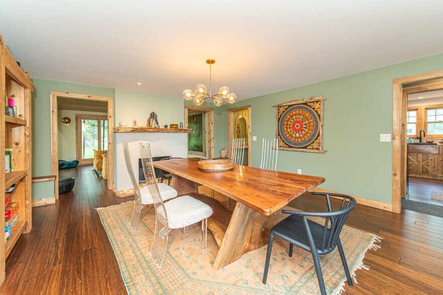 More Photos Of 62 Mount Pleasant Rd, Columbia Specialty For Sale