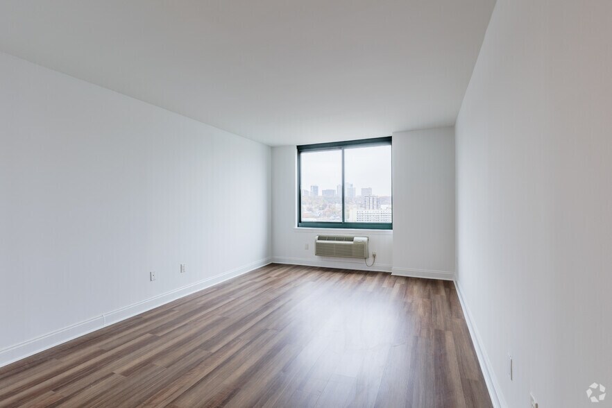 More Photos Of 100 Tower Dr, Edgewater Apartments For Lease