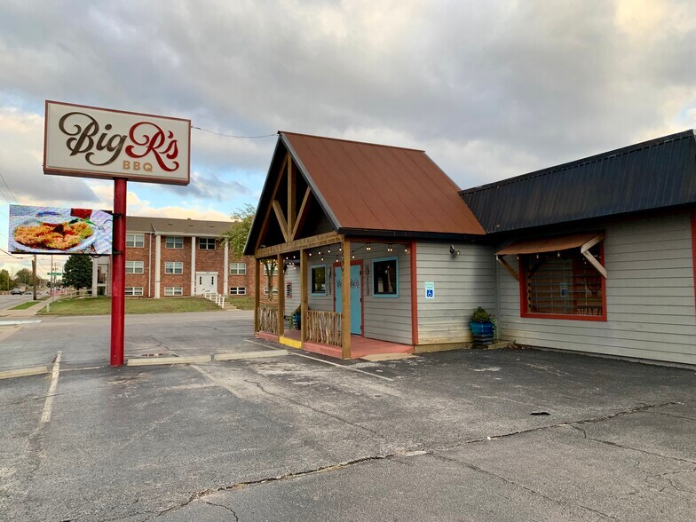 More Photos Of 1220 E 15th St, Joplin Specialty For Sale