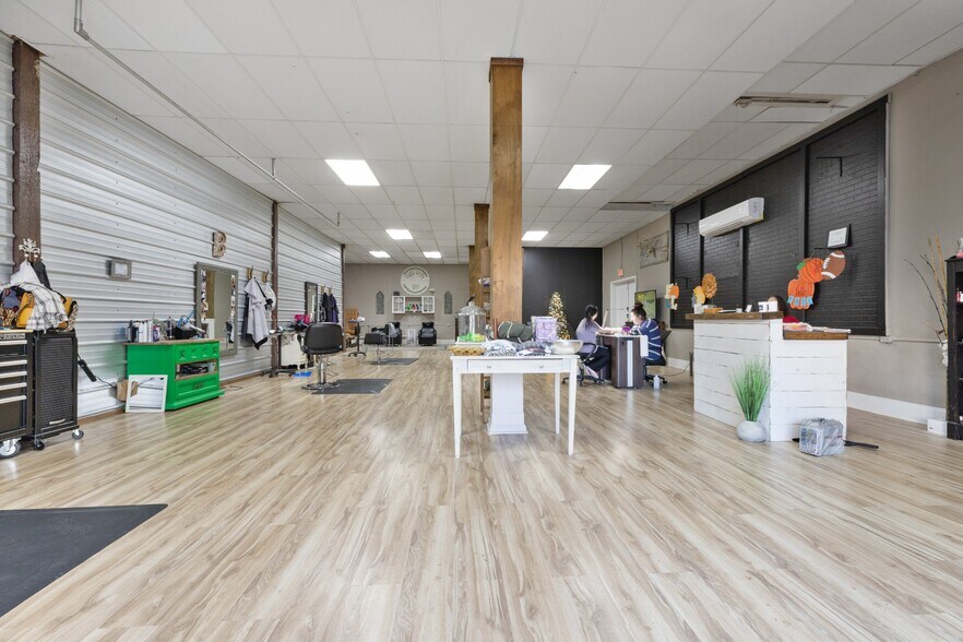 More Photos Of 114 N Church St, Waverly Loft Creative Space For Sale