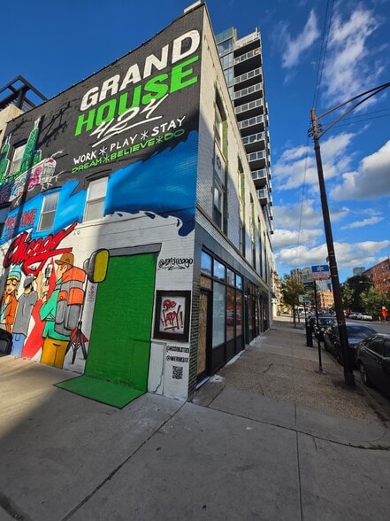 More Photos Of 838-840 W Grand Ave, Chicago Storefront Retail Residential For Lease