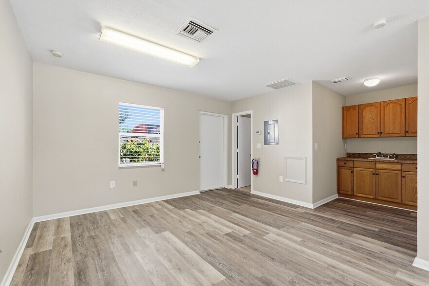 More Photos Of 500-510 Tarpon Ave E, Tarpon Springs Office For Sale