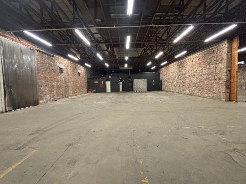 More Photos Of 740 Fannin St, Beaumont Warehouse For Lease