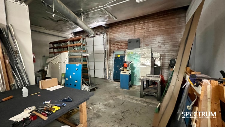 More Photos Of 15115 Califa St, Van Nuys Warehouse For Lease