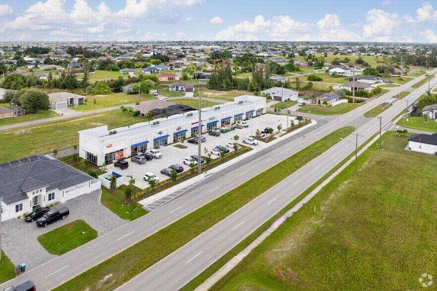More Photos Of 122 Chiquita S Blvd, Cape Coral Freestanding For Lease
