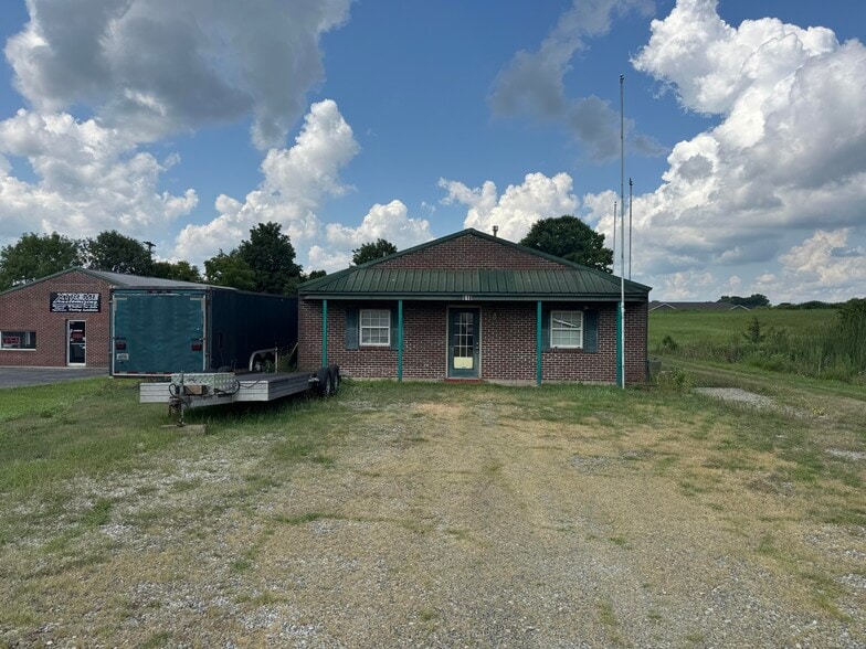 More Photos Of 818 Morton Ave, Bardstown Flex For Sale