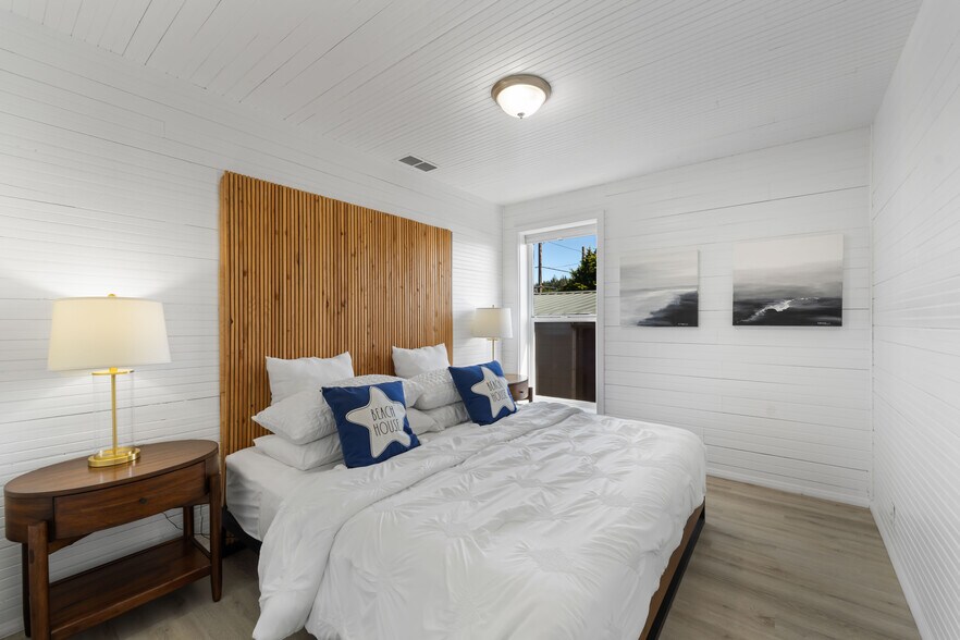 More Photos Of 267 W Sixth St, Port Orford Storefront Retail Residential For Sale