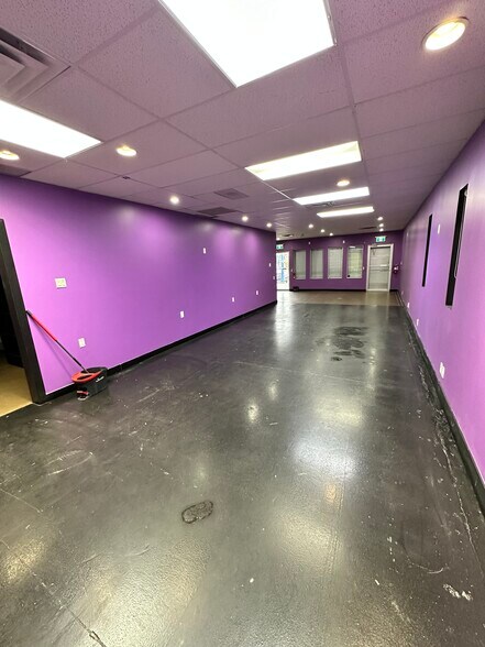 More Photos Of 6507-6511 Bowness Rd NW, Calgary Storefront For Lease