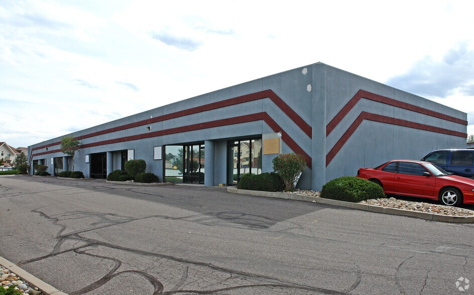 More Photos Of 720 Billings St, Aurora Showroom For Lease