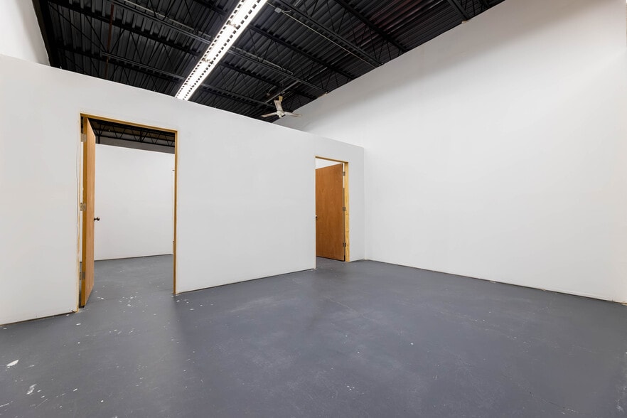 More Photos Of 17143 Westview Ave, Thornton Industrial For Sale