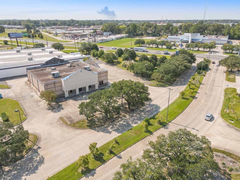 More Photos Of 8686 Florline Blvd, Baton Rouge Freestanding For Lease