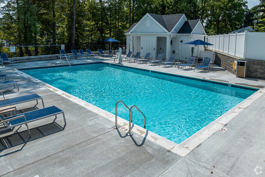 More Photos Of 800 Federal Rd, Brookfield Apartments For Lease