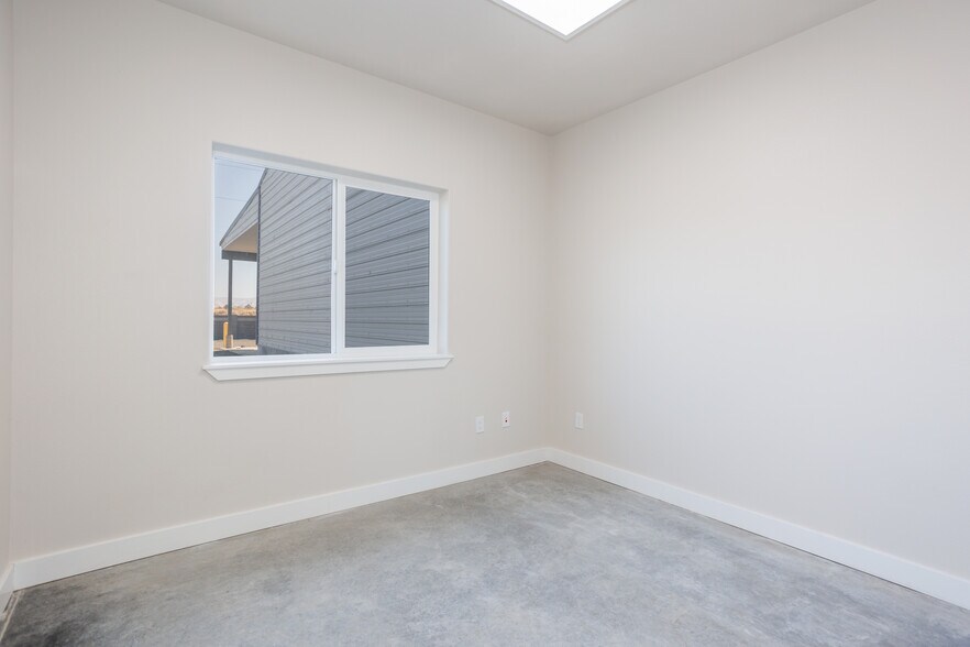 More Photos Of 1914 Dell Ave, Walla Walla Distribution For Lease