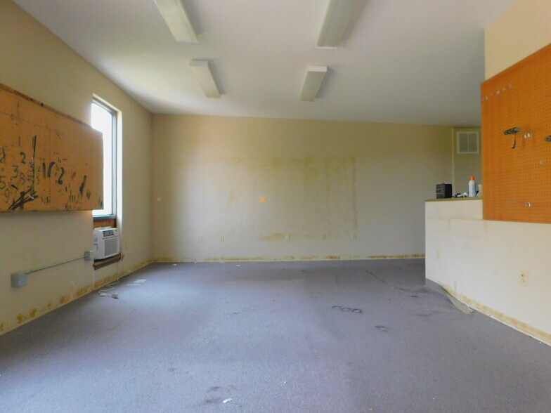 More Photos Of 720 SW F Ave, Lawton Manufacturing For Sale